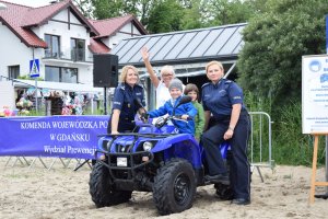 Policjanci na festynie