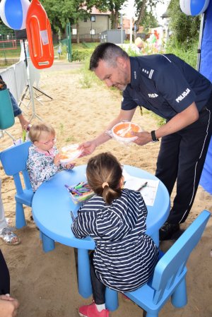 Policjanci na festynie