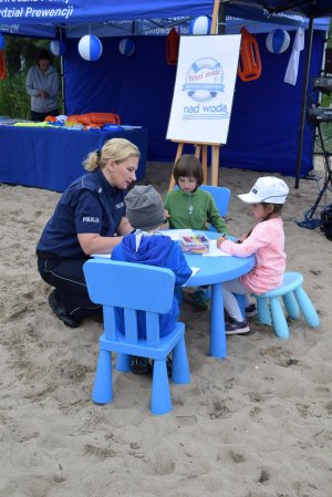 Policjanci na festynie