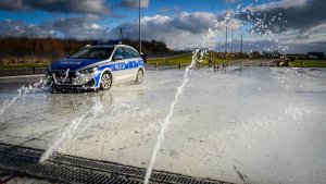 Policjanci w trakcie ćwiczeń