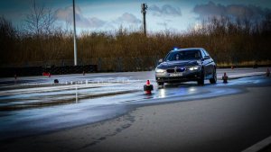 Policjanci w trakcie ćwiczeń