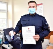 Policjant, który oddał 21 litrów krwi