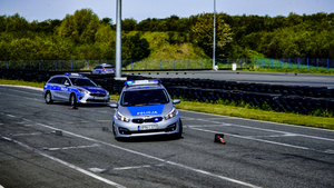 policjanci ćwiczą na Autodromie