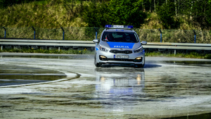 policjanci ćwiczą na Autodromie