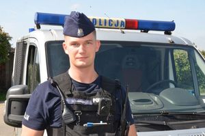 policjant, który pasjonuje się lotnictwem