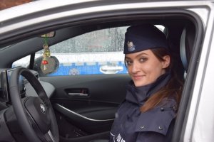 Policjantka pozująca do zdjęcia