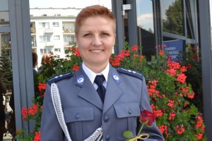 Policjantka pozująca do zdjęcia