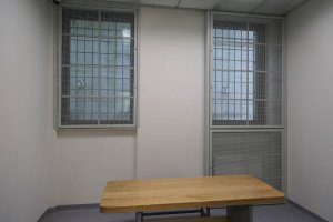 pomieszczenie dla osób zatrzymanych