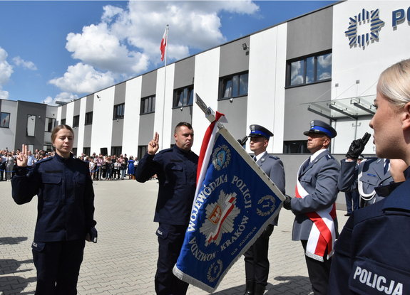 ślubowanie nowo przyjętych policjantów