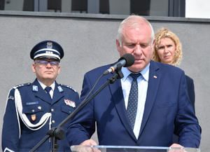 I-szy Wicewojewoda Małopolski Ryszard Pagacz podczas przemówienia z okazji ślubowania nowo przyjętych policjantów