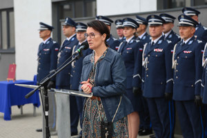 Prezes stowarzyszenia im. Woźniczki, pani Magda Balawajder przemawia