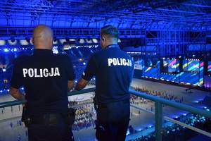 policjanci dbają o bezpieczeństwo podczas igrzysk