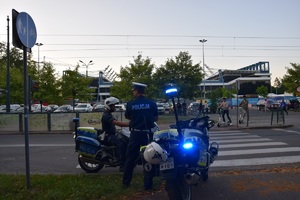 policjanci na motorach podczas zabezpieczenia policyjnego