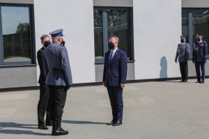4. Dowódca uroczystości podczas składania meldunku Wojewodzie Małopolskiemu