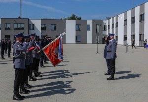5.Wojewoda Małopolski wraz z Dowódcą uroczystości podczas oddania hołdu sztandarowi