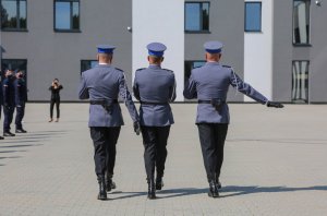 7. Poczet flagowy w trakcie przemarszu do zawieszenia flagi
