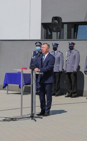 22. Wojewoda Małopolski w trakcie przemowy po zakończonym ślubowaniu.