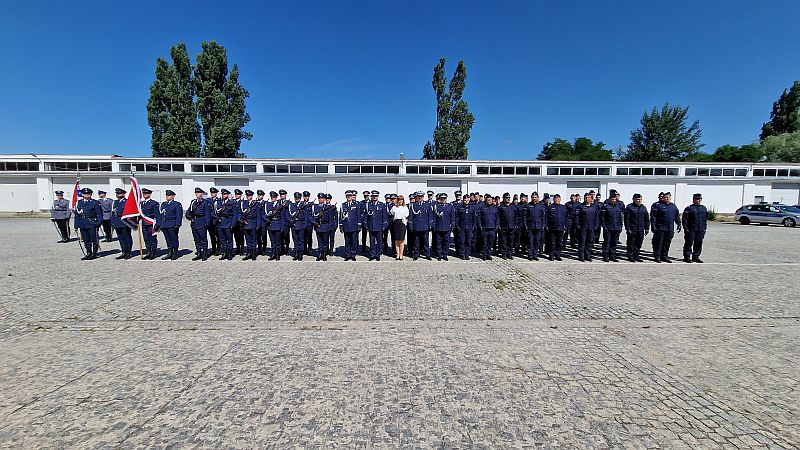 ZDJĘCIE ZBIOROWE WSZYSTKICH UCZESTNIKÓW UROCZYSTOŚCI. 