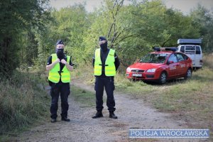 umundurowani policjanci na miejscu zdarzenia