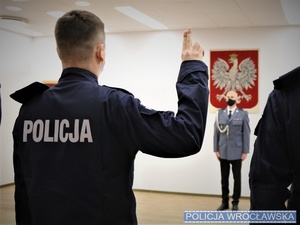 Policjanci podczas uroczystości ślubowania