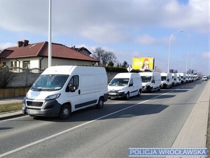 Pojazdy biorące udział w konwoju humanitarnym