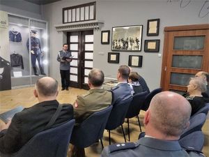 spotkanie w Izbie Pamięci w Komendzie Wojewódzkiej Policji we Wrocławiu z zaproszonymi gośćmi.