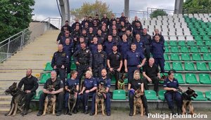 policjanci biorący udział w ćwiczeniach