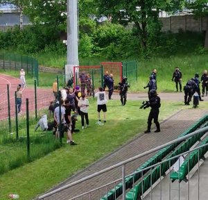 ćwiczenia na stadionie - kibice