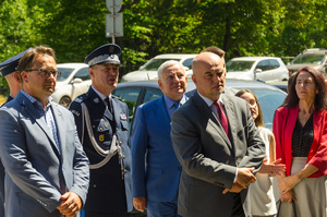 Zdjęcia przedstawiają policjantów oraz uczestników spotkania w gmachu Komendy Wojewódzkiej Policji we Wrocławiu