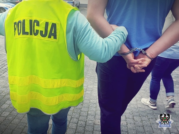 zabezpieczony przez policjantów susz roślinny