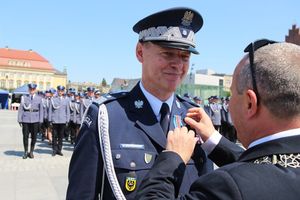 karda kierownicza i policjanci podczas obchodów święta policji