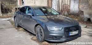 Na zdjęciu zabezpieczone Audi - zdjęcie z prawej strony.