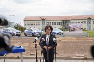 Na zdjęciu Marszałek Sejmu RP Pani Elżbieta Witek przemawiająca do zgromadzonych.
