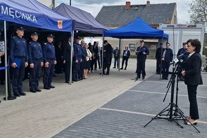 Na zdjęciu Marszałek Sejmu RP Pani Elżbieta Witek przemawiająca do zgromadzonych osób.