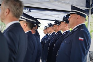 Komendanci Powiatowi Policji garnizonu dolnośląskiego podczas uroczystości ślubowania.