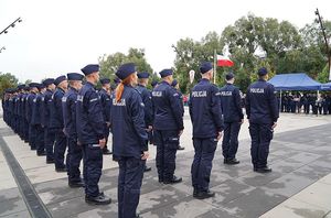 Nowoprzyjęci policjanci.