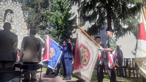 Poczty sztandarowe dolnośląskiej Policji i Związku Sybiraków