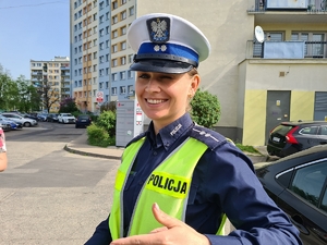 Uśmiechnięta policjantka