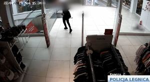 zdjęcia z kamery przemysłowej kradzieży