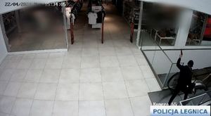 zdjęcia z kamery przemysłowej kradzieży