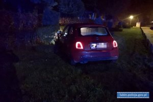 Na zdjęciu widać tył samochodu którym uciekł zatrzymany mężczyzna.