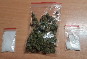 marihuana i amfetmiana zabezpieczona przez policjantów