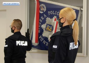 policjantka i policjant podczas ślubowania