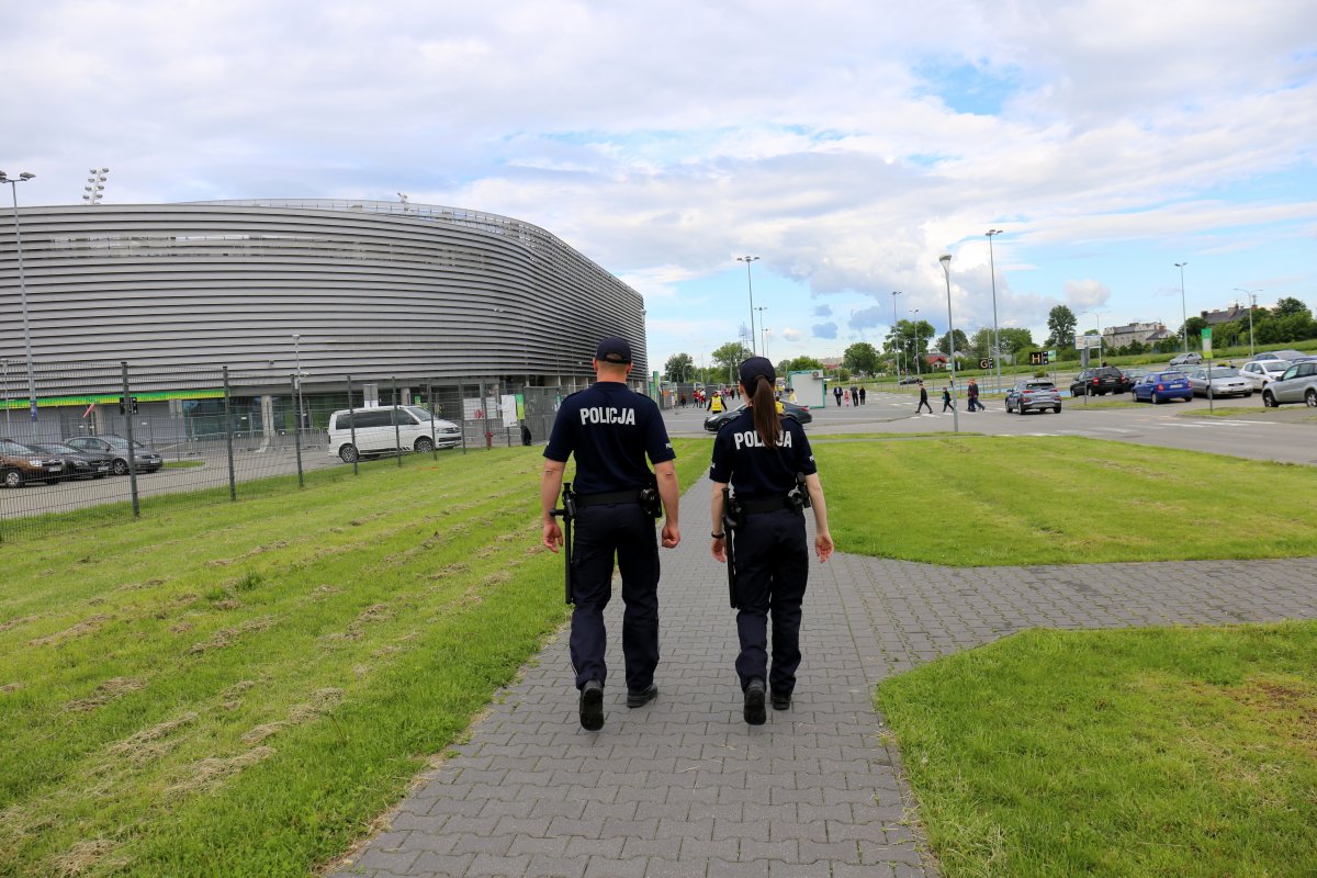 patrol policji patrolujący okolice stadionu Arena Lublin
