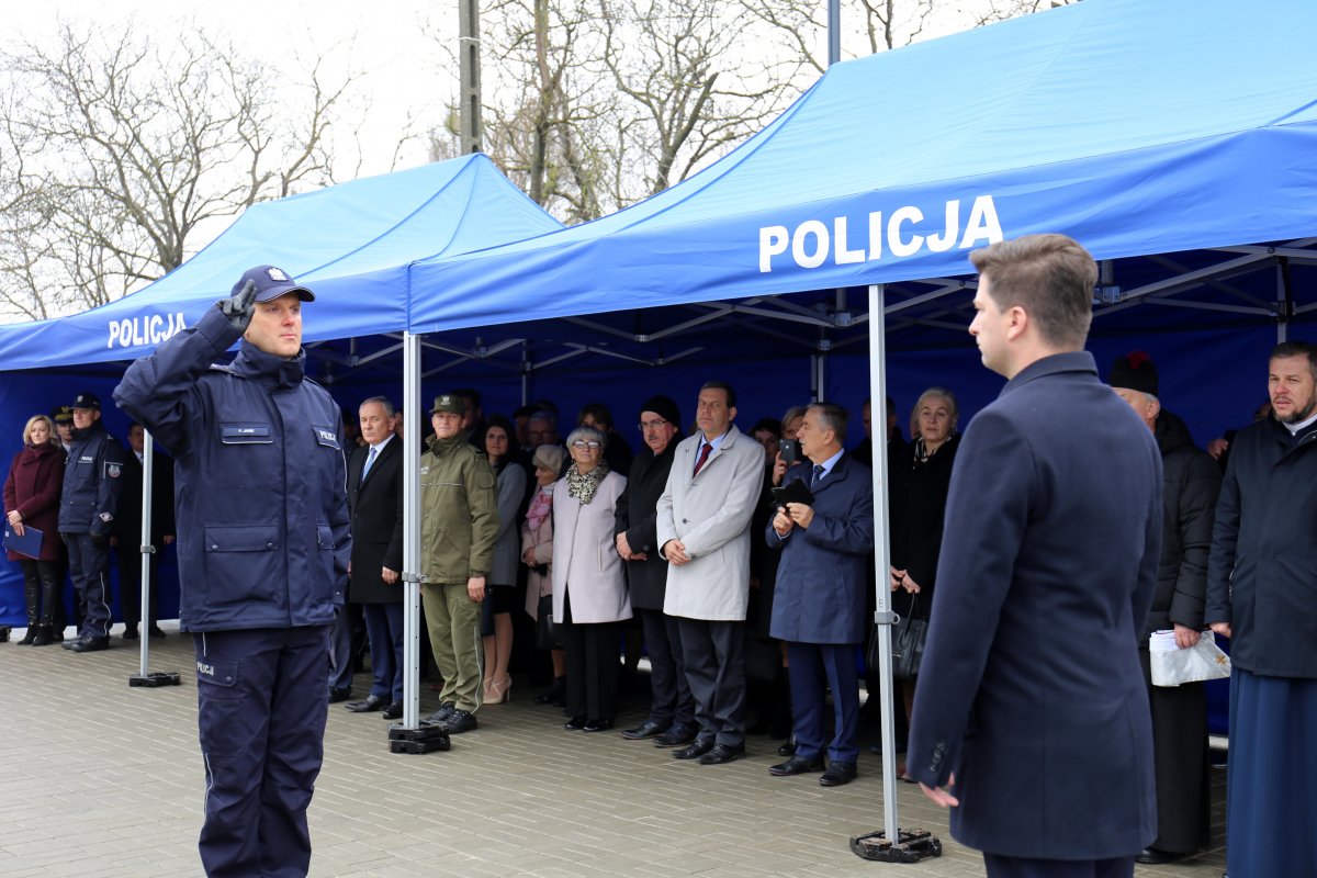 złożenie meldunku ministrowi przez dowódcę uroczystości