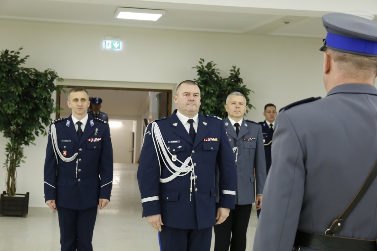 Nadinsp. Kamil Bracha w drugim planie zdjęcia insp. Robert Szewc oraz Inspektor Artur Bielecki