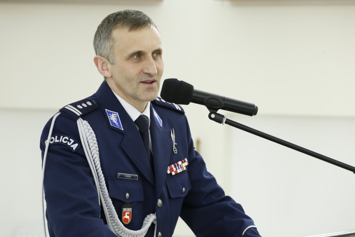 Insp Robert Szewc przemawia do zgromadzonych gości.