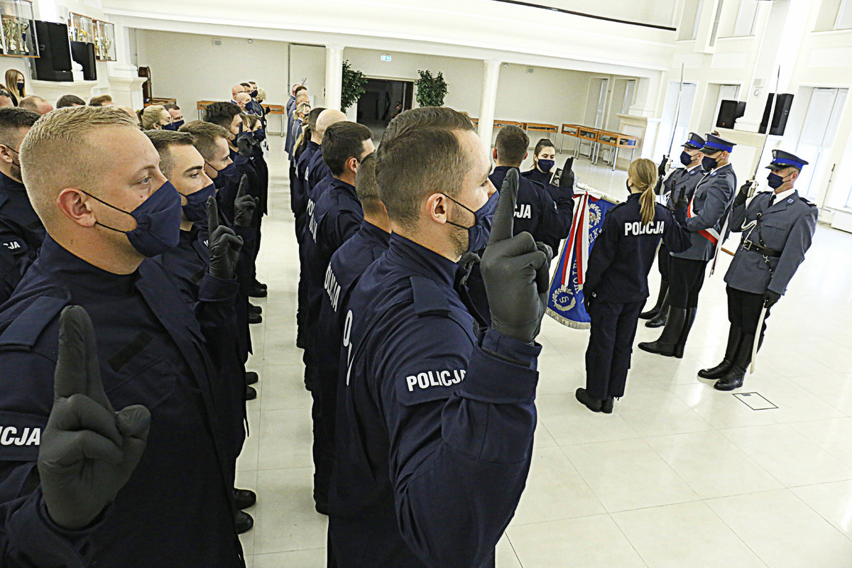 Ślubowanie nowych funkcjonariuszy policji.