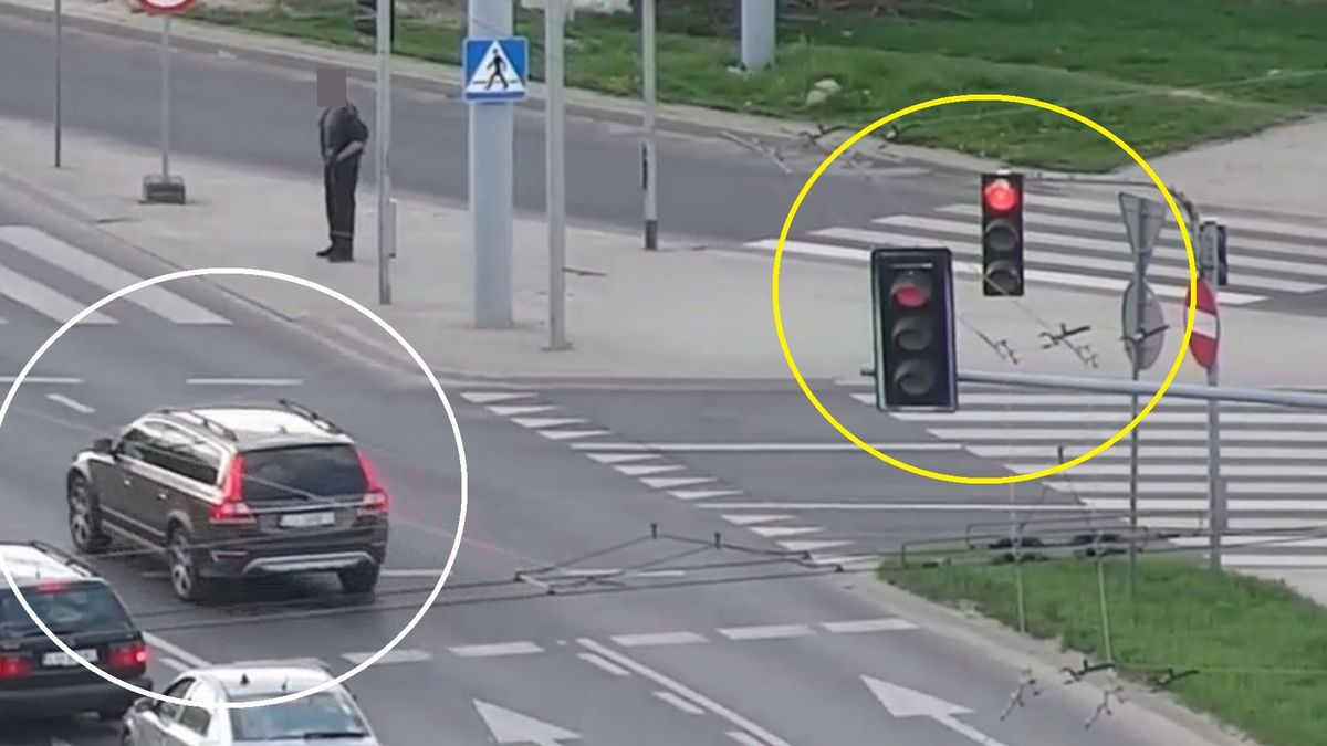 Stop klatka z nagrania na którym widać jak kierowca przejeżdża na czerwonym świetle.