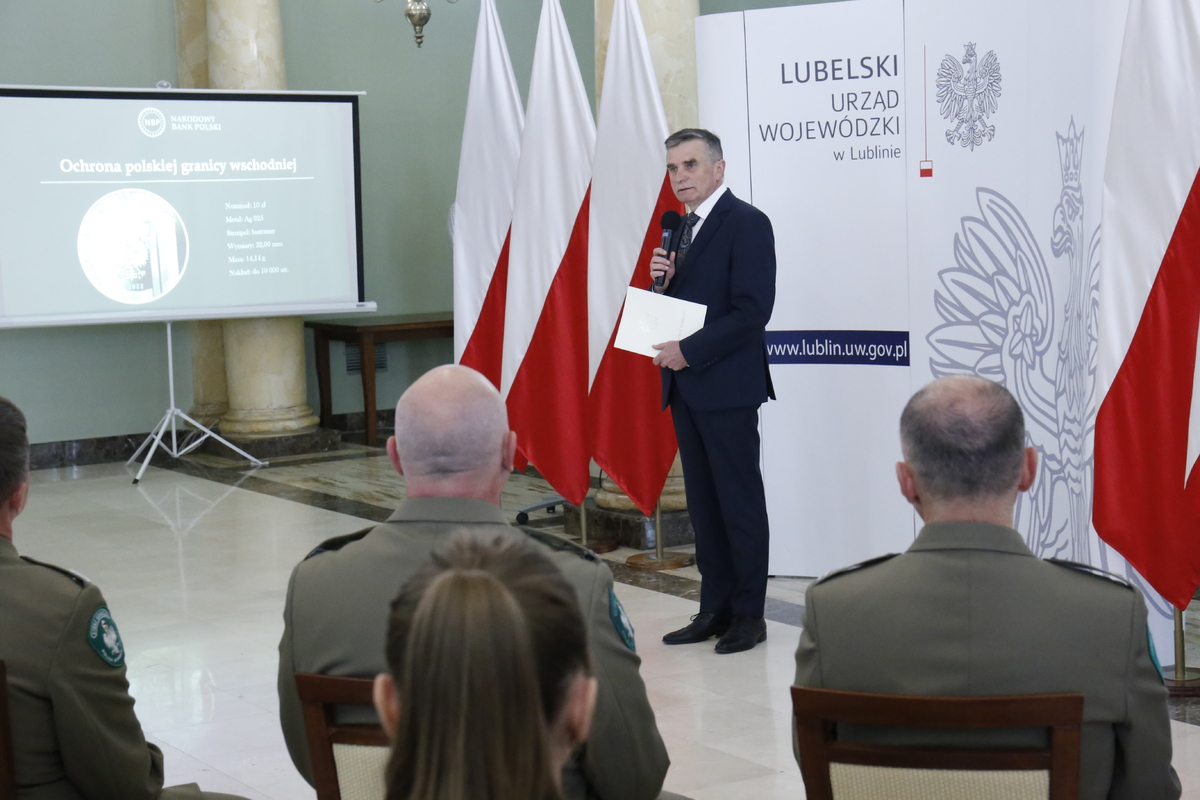 Wojewoda Lubelski przemawia do zgromadzonych gości.